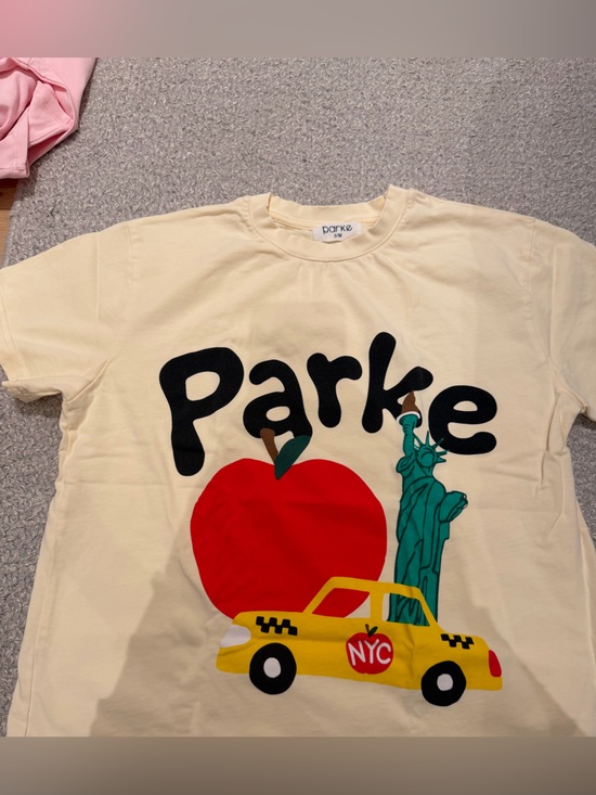 Parke Tops - Parke Cream Graphic Short Sleeve Tee - NYC Apple Taxi Design